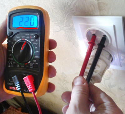 Измеряем переменный ток в бытовой розетке